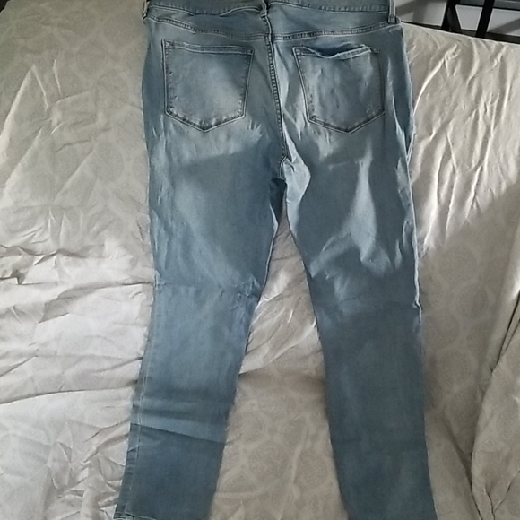 Old Navy rockstar jeans - Picture 2 of 3
